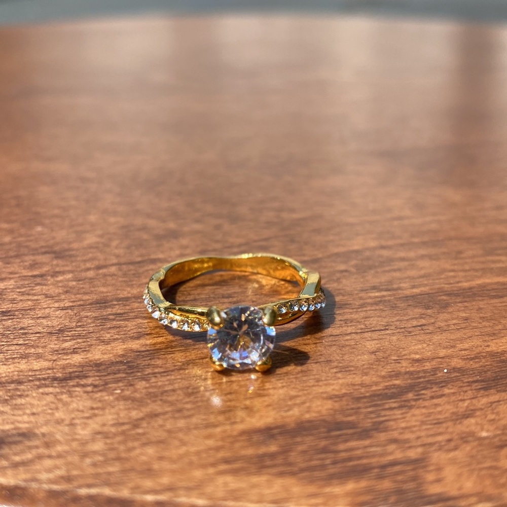 Cubic Zerconia/Rhinestone Ring - Picture 3 of 4